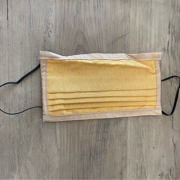 (5/$25‎ SALE ✅) GILDAN Antique Gold 100% Cotton Tees T-Shirt - Picture 5 of 7